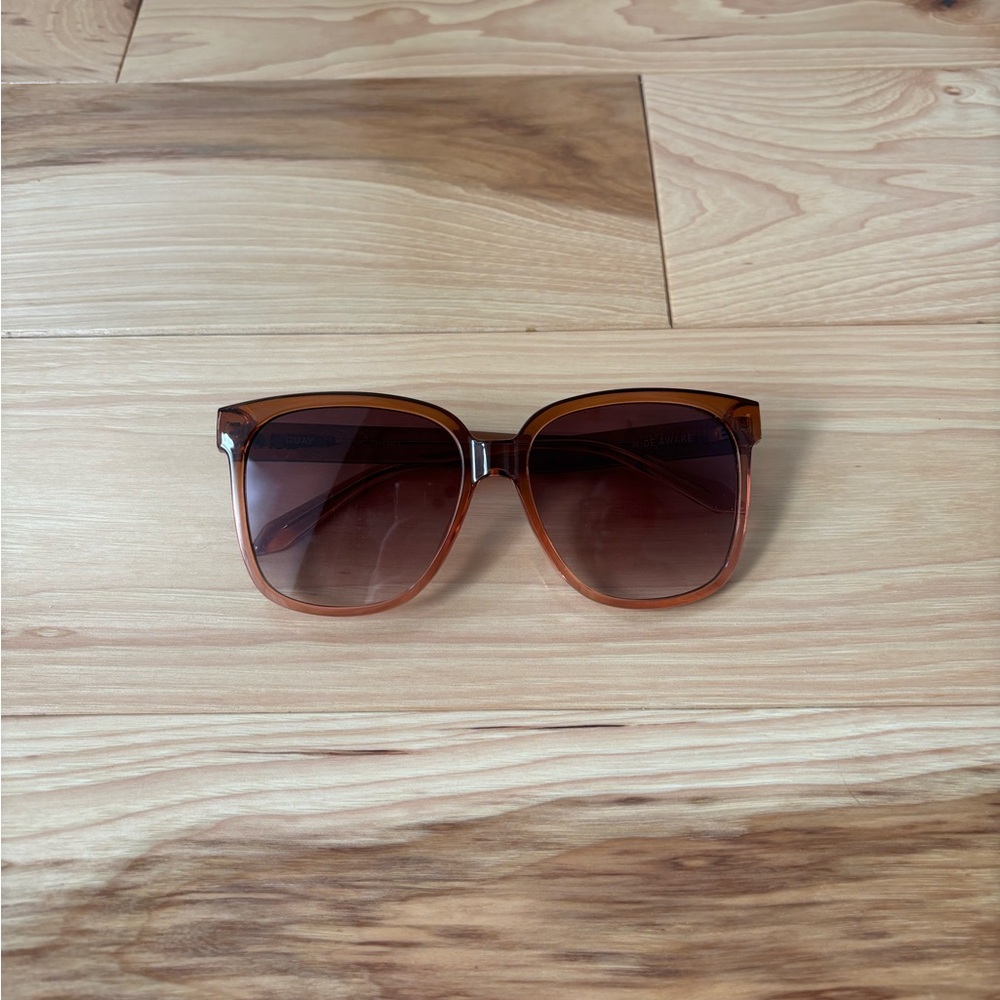 Quay Wide Awake Sunglasses - Picture 4 of 6